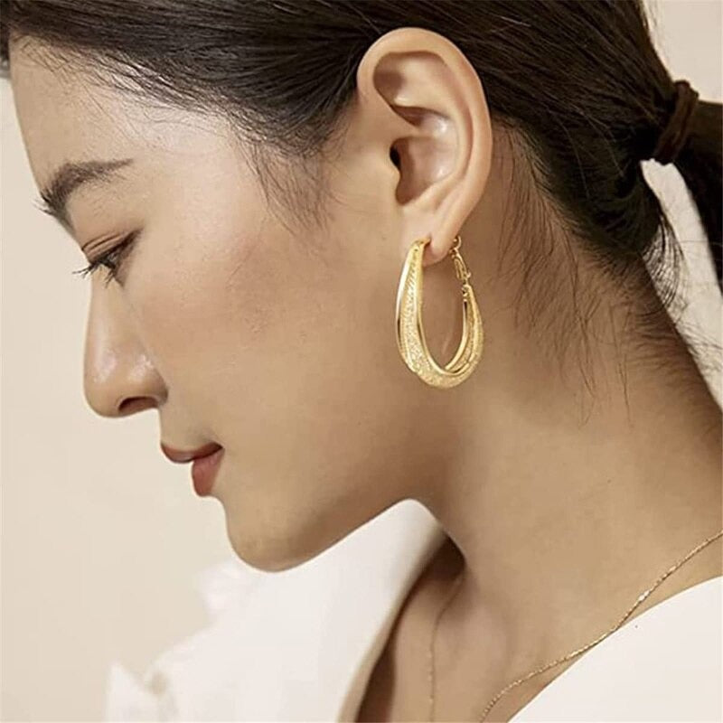 Donna | Oval glossy hoop earrings